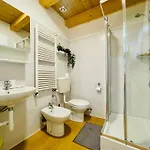 Thiago Home-elegant Mansarda Santa Giulia Square 아파트 *
