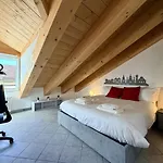 Appartement Thiago Home-elegant Mansarda Santa Giulia Square