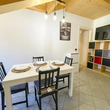 Thiago Home-elegant Mansarda Santa Giulia Square