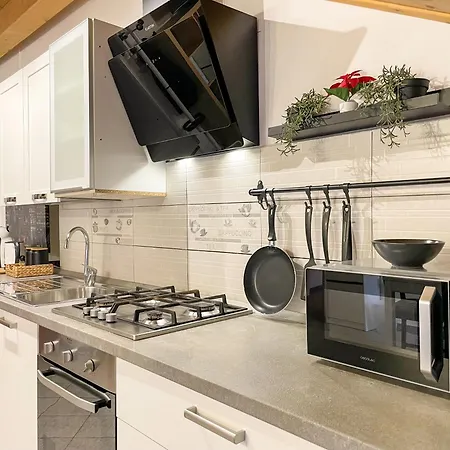 Apartamento Thiago Home-elegant Mansarda Santa Giulia Square
