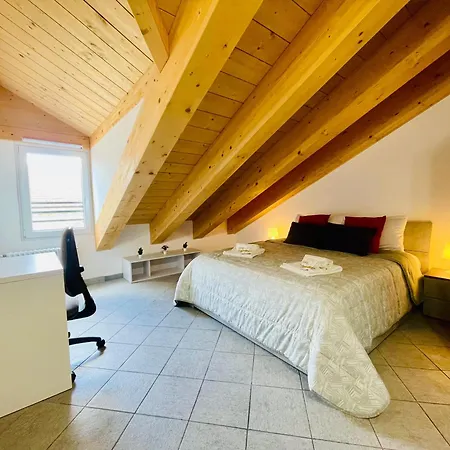 Thiago Home-elegant Mansarda Santa Giulia Square 公寓 都灵