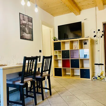 Thiago Home-elegant Mansarda Santa Giulia Square Apartment Turin