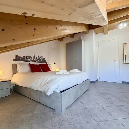 Apartamento Thiago Home-elegant Mansarda Santa Giulia Square