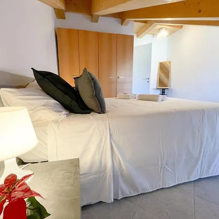 Thiago Home-elegant Mansarda Santa Giulia Square Apartmán *