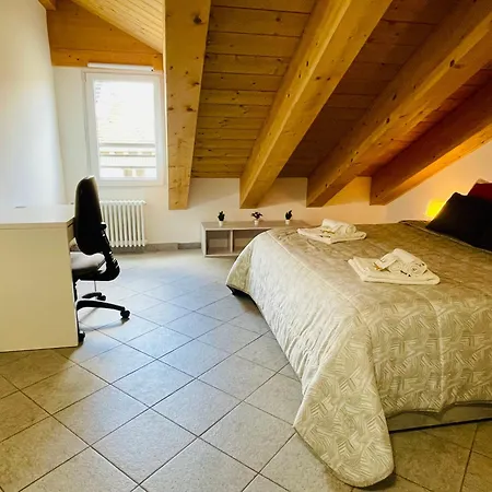 Thiago Home-elegant Mansarda Santa Giulia Square Turín