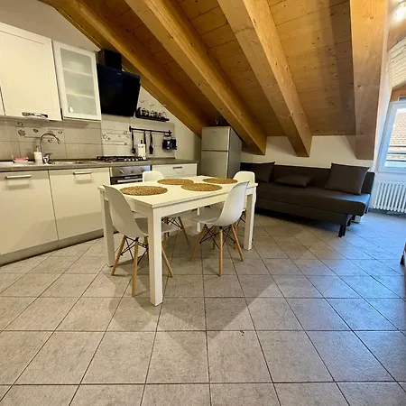 Apartamento Thiago Home-elegant Mansarda Santa Giulia Square
