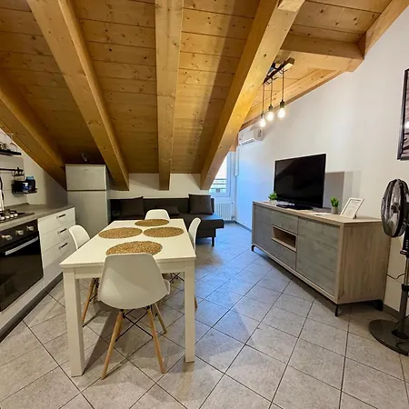 Apartamento Thiago Home-elegant Mansarda Santa Giulia Square Turín
