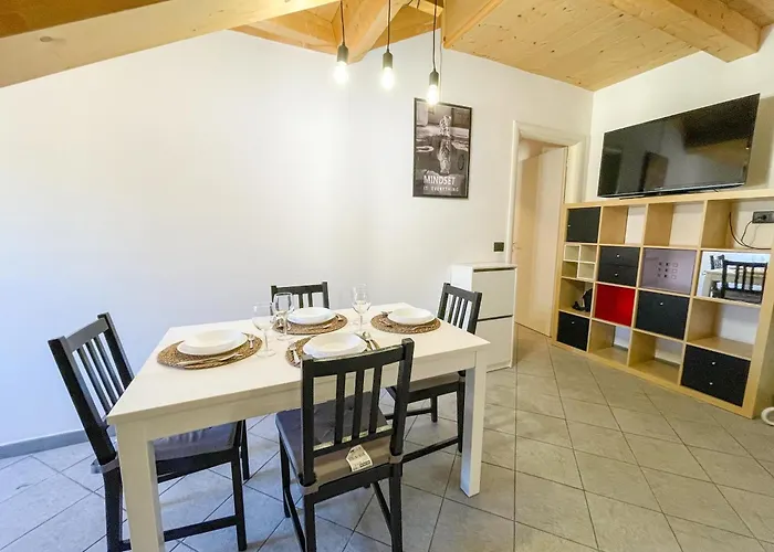 Thiago Home-elegant Mansarda Santa Giulia Square