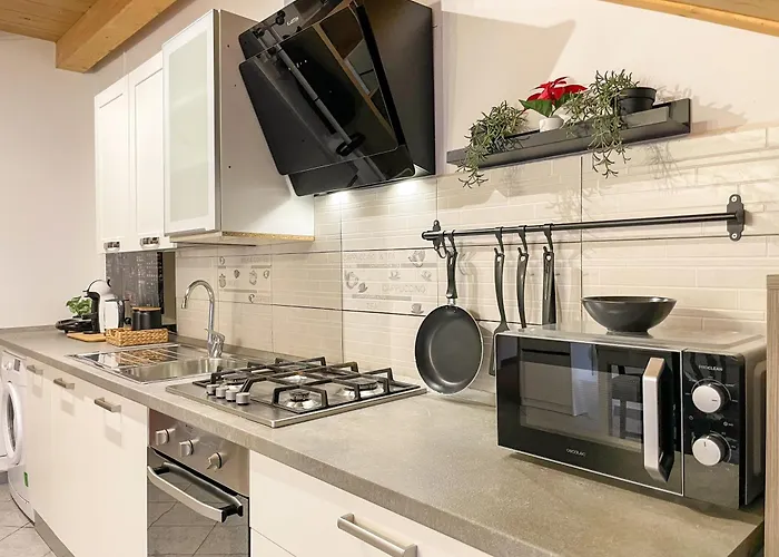 Apartment Thiago Home-elegant Mansarda Santa Giulia Square