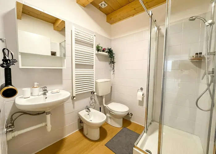 Thiago Home-elegant Mansarda Santa Giulia Square Apartament Turyn