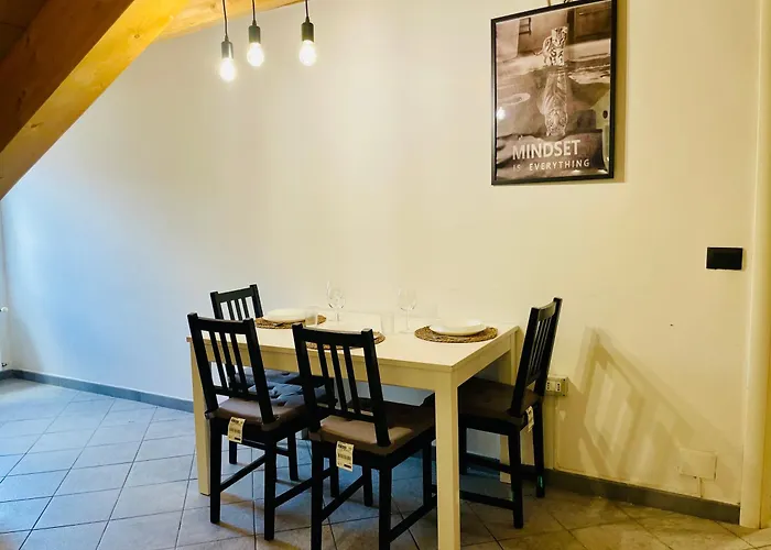 Apartment Thiago Home-elegant Mansarda Santa Giulia Square *