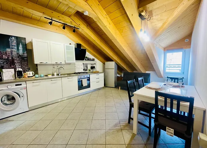 公寓 Thiago Home-elegant Mansarda Santa Giulia Square 都灵