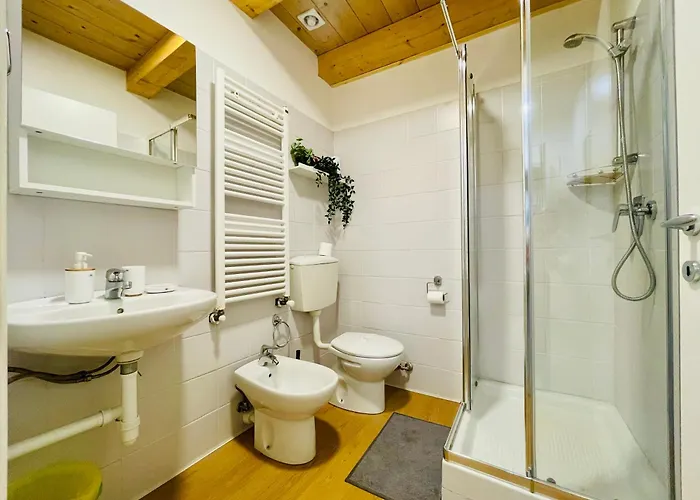 Thiago Home-elegant Mansarda Santa Giulia Square 公寓 *