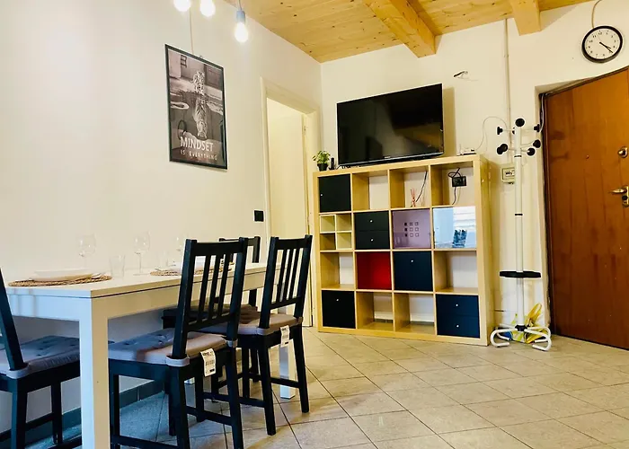 Thiago Home-elegant Mansarda Santa Giulia Square Apartament Turyn