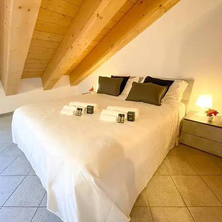 Thiago Home-elegant Mansarda Santa Giulia Square *