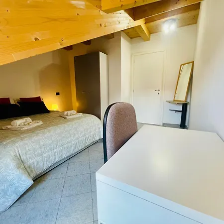 Thiago Home-elegant Mansarda Santa Giulia Square