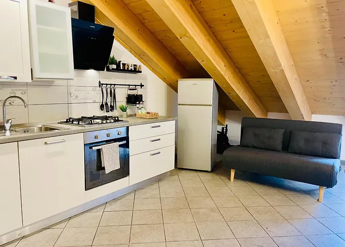Thiago Home-elegant Mansarda Santa Giulia Square * Turin